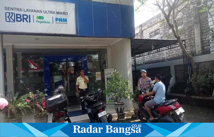 Suasana depan BRI Unit Tikung saat patroli rutin Polsek Tikung dalam rangka menjaga keamanan objek vital, Selasa (26/8/2025). (Foto Dok Ho/RadarBangsa.co.id)