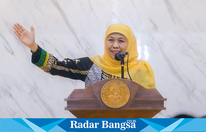 Khofifah Indar Parawansa saat menyampaikan sambutan dalam penutupan Munas XI IKA UNAIR 2025. (Foto Dok Ho/RadarBangsa)