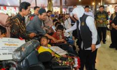 Bansos dan Zakat Produktif Rp6,1 Miliar Disalurkan di Tulungagung, Gubernur Khofifah Ingatkan Jangan untuk Judi Online
