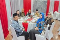 Senator DPD RI Jawa Timur, Lia Isthifama (berjilbab biru), menghadiri jamuan makan bersama tamu VVIP dalam rangkaian acara kenegaraan. (Foto Dok Ho/RadarBangsa.co.id)