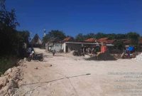 Suasana pembangunan perumahan Royal Pabian di Desa Pabian, Kota Sumenep, yang tengah berjalan meski menuai sorotan terkait kelengkapan izin. (Foto: RadarBangsa.co.id) 