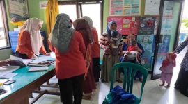 Suasana imunisasi campak serentak di salah satu puskesmas di Bangkalan, Rabu (27/8/2025).(Foto Dok Ho/RadarBangsa.co.id)