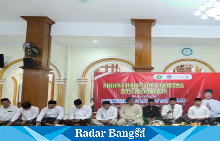 Kapolres Lamongan AKBP Agus Dwi Suryanto menghadiri doa bersama dan tasyakuran HUT ke-80 RI di Masjid Agung Lamongan, Sabtu malam (16/8/2025). (Foto Dok Ho/RadarBangsa.co.id)