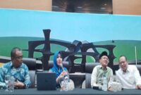Anggota MPR RI dari DPD Jawa Timur, Lia Istifhama (kedua kiri), menyampaikan pandangan tentang keberlangsungan bangsa dalam diskusi “Konstitusi dan Demokrasi Indonesia MPR RI” di Kompleks Parlemen, Senayan, Rabu (13/8/2025). (Foto Dok Ho/RadarBangsa.co.id)