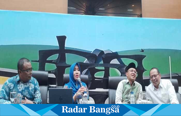Anggota MPR RI dari DPD Jawa Timur, Lia Istifhama (kedua kiri), menyampaikan pandangan tentang keberlangsungan bangsa dalam diskusi “Konstitusi dan Demokrasi Indonesia MPR RI” di Kompleks Parlemen, Senayan, Rabu (13/8/2025). (Foto Dok Ho/RadarBangsa.co.id)