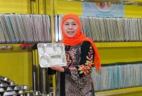 Gubernur Jawa Timur Khofifah Indar Parawansa meninjau fasilitas Satuan Pelayanan Pemenuhan Gizi (SPPG) di Pondok Pesantren Al Anwar, Modung, Bangkalan, Sabtu (23/8/2025). (Foto Dok Adpim Ho/RadarBangsa.co.id)