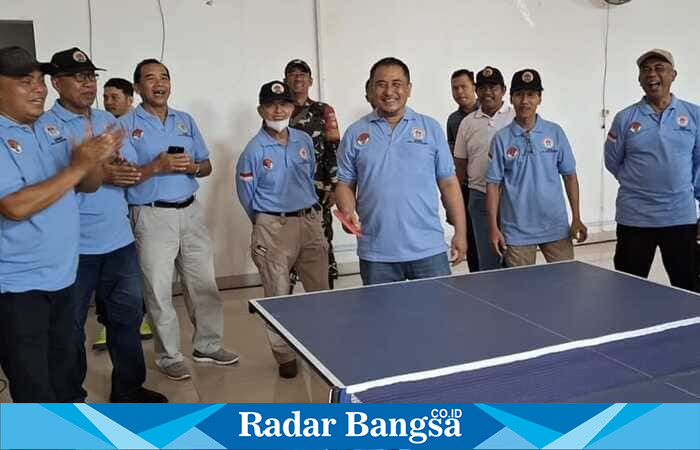 Peserta lomba tenis meja dari perwakilan kelurahan se-Kecamatan Pedurungan mengikuti pertandingan dalam rangka peringatan HUT ke-80 RI yang digelar Forum LPMK Pedurungan, Sabtu (30/8/2025). (Dok Foto RadarBangsa.co.id/Bandi)