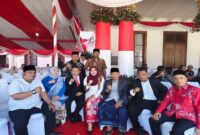 Ning Lia (berjilbab merah) hadir dalam peringatan Hari Kemerdekaan RI ke-80, menegaskan pentingnya persatuan dan peran generasi muda. (Foto Dok Ho/RadarBangsa.co.id)