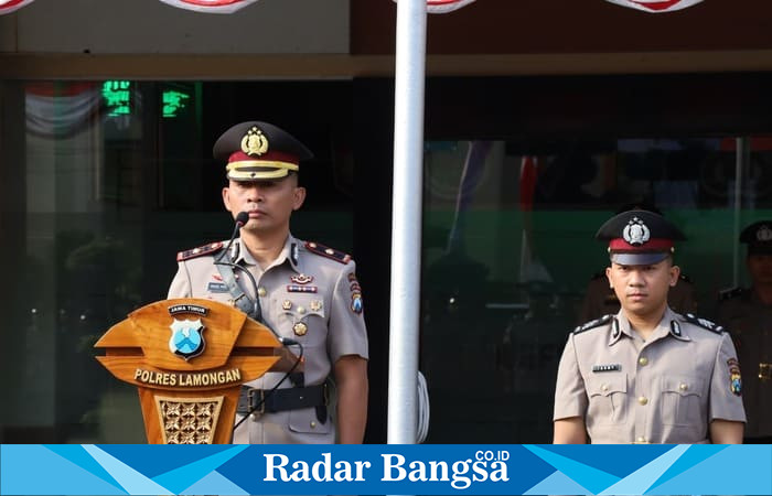 Wakapolres Lamongan Kompol I Made Prawira Wibawa memimpin Upacara Peringatan Hari Juang Polri 2025 di Lapangan Mapolres Lamongan, Kamis (21/8/2025). (Foto Dok Ho/RadarBangsa.co.id)