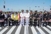 Potret kebersamaan Bupati Yuhronur Efendi bersama Forkopimda dalam seremoni pembukaan Jalan Lingkar Utara (JLU) Lamongan, Minggu (17/8/2025) (Foto Dok Ho/RadarBangsa.co.id)