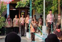 Kapolsek Tikung AKP Anang Purwo Widodo (dua dari kanan) bersama jajaran forkopimcam menghadiri upacara peringatan Hari Pramuka ke-64 tahun 2025 di halaman SDN Soko 1, Kecamatan Tikung, Lamongan, Rabu (14/8/2025). (Foto Dok/RadarBangsa.co.id)
