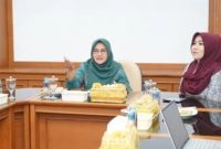 Senator MPR RI Lia Istifhama saat berdialog dengan Bupati Magetan Nanik Endang Rusminiarti dalam kunjungan kerja di Pendopo Kabupaten Magetan, Kamis (28/8). (Foto Dok Ho/RadarBangsa.co.id)
