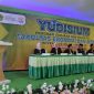 Wakil Bupati Lamongan, Dirham Akbar Aksara, menyampaikan sambutan pada acara Yudisium Fakultas Ekonomi dan Bisnis Universitas Islam Lamongan (Unisla) yang digelar di Aula Pascasarjana Lantai III, Rabu (27/8/2025). (Foto Dok Ho/RadarBangsa.co.id)