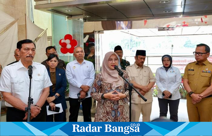 Bupati Banyuwangi Ipuk Fiestiandani memberikan keterangan dalam sebuah acara resmi, didampingi sejumlah pejabat daerah dan perwakilan kementerian/lembaga. (Foto Dok Ho/RadarBangsa.co.id)