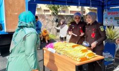 Peringati Hari Bhakti Adhyaksa, Kejari Lamongan Bantu Warga Lewat Pasar Murah