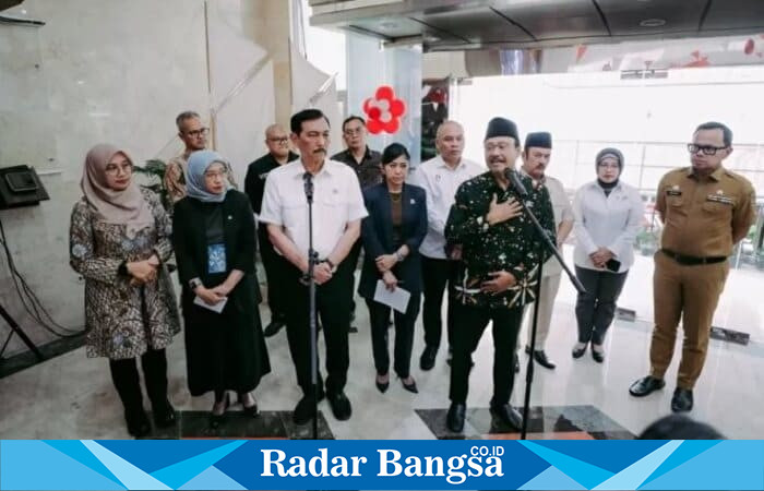 Menteri Sosial Saifullah Yusuf (Gus Ipul) bersama sejumlah pejabat menghadiri Rapat Pleno Perdana Komite Percepatan Transformasi Digital Pemerintah di Jakarta, Selasa (26/8/2025). (Foto Dok Ho/RadarBangsa.co.id)