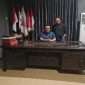 Ketua Umum Serikat Media Siber Indonesia (SMSI) Firdaus bersama Guru Besar Universitas Negeri Makassar (UNM), Prof Dr Harris Arthur Hedar, saat melakukan pertemuan dan silaturahmi. (Dok Foto SMSI)