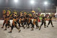 Peserta Lomba Kreasi Baris Berbaris (LKBB) Banyuwangi 2025 menampilkan baris berbaris bernuansa seni budaya lokal. Ajang ini digelar Pemkab Banyuwangi untuk memeriahkan HUT ke-80 Kemerdekaan RI. (Dok. Pemkab Banyuwangi) 