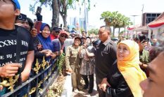 Respon Arahan Presiden, Khofifah Terbitkan SE untuk Jaga Ketertiban Jawa Timur