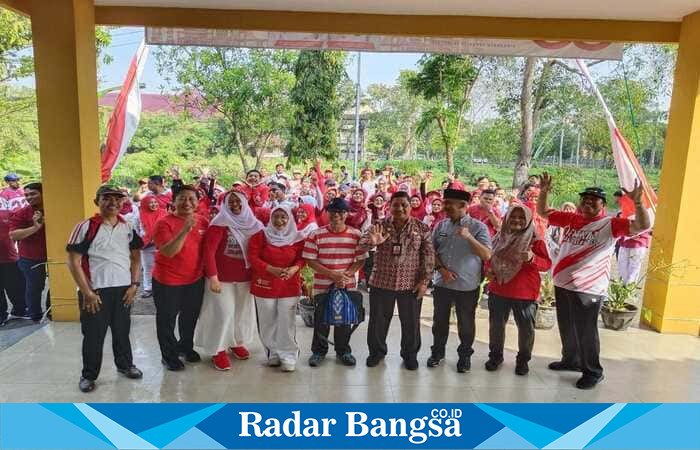 Suasana penuh kebersamaan dalam lomba Agustusan pada gelaran Semarak Merdeka Diskominfo Bangkalan, Kamis (28/8/2025). (Foto Dok Diskominfo)