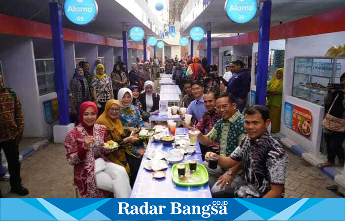 Wali Kota Probolinggo dr. Aminuddin bersama jajaran meresmikan Sentra Wisata Kuliner (SWK) A.Yani, Minggu (10/8/2025) (Foto Dok Ho/RadarBangsa)