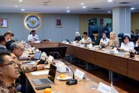 Bupati Banyuwangi Ipuk Fiestiandani menghadiri rapat koordinasi digitalisasi Bansos bersama Ketua Dewan Ekonomi Nasional Luhut Binsar Pandjaitan dan sejumlah menteri di Jakarta, Selasa (26/8/2025). (Foto Dok Ho/RadarBangsa.co.id)