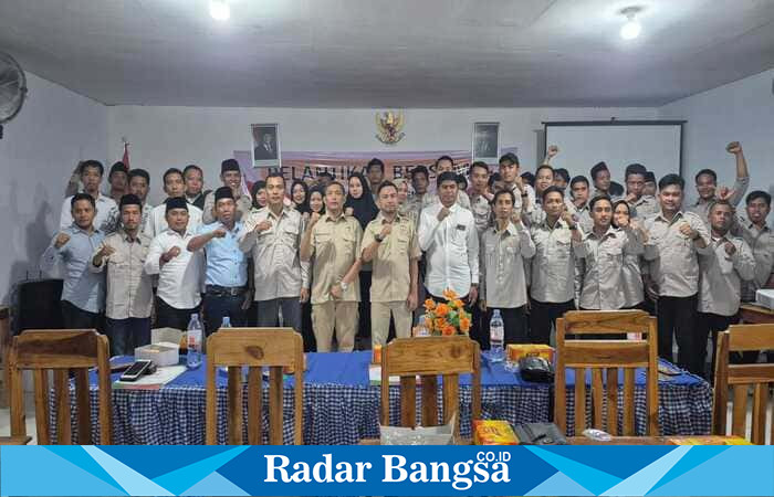 Pengurus DPD Tani Merdeka Indonesia Kabupaten Lamongan berfoto bersama usai pelantikan, sebagai bagian dari persiapan menghadapi Rapimnas 2025 di Jakarta. (Foto Dok Ho/RadarBangsa.co.id)