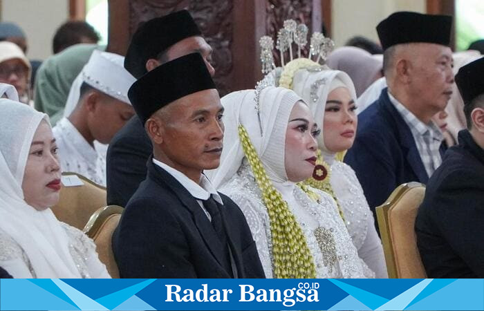 Sejumlah pasangan mengikuti sidang itsbat nikah terpadu di Pendopo Lokatantra, Lamongan, Selasa (12/8/2025) (Foto Dok Ho/RadarBangsa.co.id)