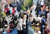 Warga RT 06 RW 07 Perum Griya Insani, Tikung, Lamongan, kompak menggelar malam tirakatan HUT ke-80 RI dengan suasana penuh keakraban, Kamis (16/8/2025). (Dok RadarBangsa.co.id)