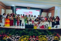 Peserta Women Gathering berpose bersama usai karnaval busana kemerdekaan dalam rangka HUT ke-80 RI di Gedung Wisma Perdamaian, Semarang, Sabtu (9/8/2025). (Dok RadarBangsa)