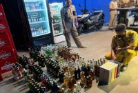 Ribuan botol miras disita petugas Satpol PP Pasuruan dalam operasi penertiban, Selasa (9/9/2025). (Foto Dok Ho/RadarBangsa.co.id)
