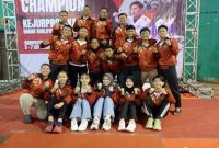 Tim karate Kota Semarang berpose bersama setelah berhasil meloloskan 11 atlet di tujuh kelas menuju PORPROV Jawa Tengah 2026, usai Babak Kualifikasi Pra PORPROV di GOR Wujil, Ungaran. (Foto Dok Agus)