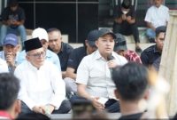 Bupati Pasuruan, Rusdi Sutejo, didampingi Wakil Bupati Shobih Asrori saat mendengarkan aspirasi mahasiswa dalam aksi damai Aliansi BEM se-Pasuruan Raya di halaman Gedung DPRD Kabupaten Pasuruan, Rabu (3/9/2025) (Foto Dok Ho/RadarBangsa.co.id)