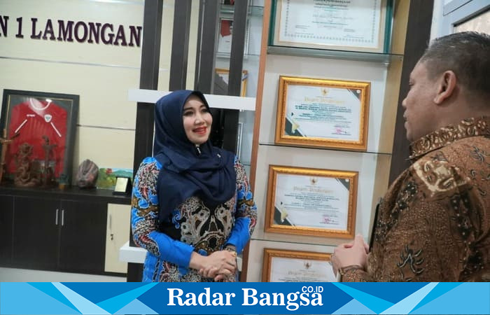 Anggota DPD RI, Lia Istifhama atau Ning Lia, saat kunjungan ke SMA Negeri 1 Lamongan. (Foto Dok Ho/RadarBangsa.co.id)
