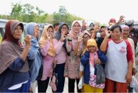 Suasana akrab Bupati Banyuwangi dengan masyarakat (Foto Dok Ho/RadarBangsa.co.id)