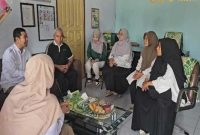 Perwakilan BBPOM Mataram bersama Kepala dan guru SLBN 1 Mataram berdiskusi mengenai program intervensi keamanan pangan di sekolah, Selasa (3/9/2025). (Foto Dok Aini Ho/RadarBangsa.co.id)