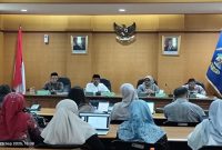 Sejumlah pejabat Pemerintah Kabupaten Bangkalan bersama aparat kepolisian dan tokoh masyarakat mengikuti rapat koordinasi di ruang pertemuan Pemkab, Kamis (25/9/2025) (Foto Dok Ho/RadarBangsa.co.id)