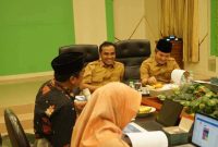 Bupati Bangkalan Lukman Hakim bersama jajaran saat menghadiri RUPS Luar Biasa PT Sumber Daya Bangkalan di ruang rapat Pemkab, Senin (22/9/2025). (Dok Kominfo Bangkalan via RadarBangsa)