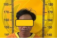 IM (36), pria asal Surabaya yang ditangkap Satresnarkoba Polres Lamongan saat hendak melakukan transaksi sabu di Terminal Bus Lamongan, kini resmi ditahan untuk proses hukum lebih lanjut. (Foto : Istimewa)