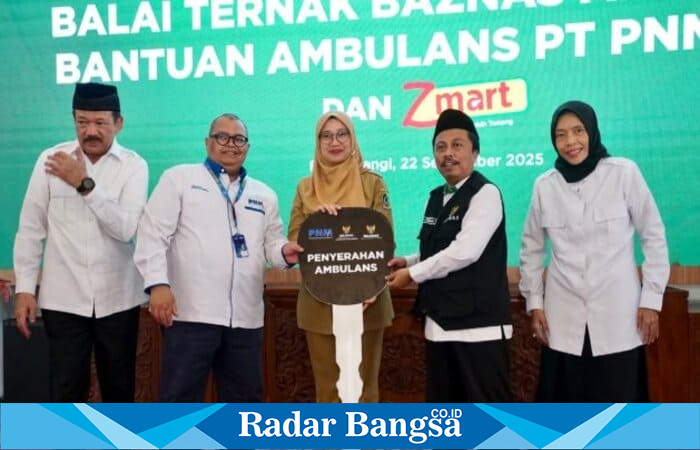 Bupati Banyuwangi Ipuk Fiestiandani menyampaikan apresiasi atas peluncuran tiga program pemberdayaan umat Baznas RI di Pendopo Sabha Swagata Blambangan, Senin (22/9/2025). (Foto Dok Ho/RadarBangsa.co.id)