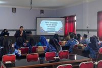 Kepala DP3AP2KB Kota Blitar, Parminto, memberikan arahan dalam rapat koordinasi Tim Aksi Berlian di aula dinas setempat, Rabu (17/9/2025). (Foto Dok Ho/RadarBangsa.co.id)