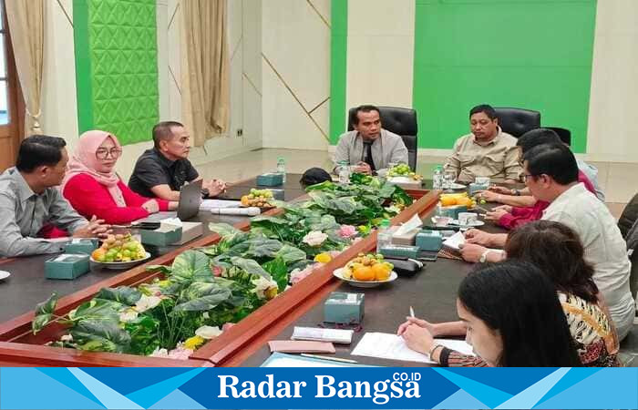disampaikan Bupati Bangkalan, Lukman Hakim, saat memimpin Rapat Umum Pemegang Saham (RUPS) BUMD yang digelar pada Senin (1/9/2025). (Foto Dok Ho/RadarBangsa.co.id)