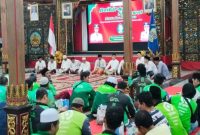 Bupati Bangkalan Lukman Hakim bersama Wabup Fauzan Ja’far memimpin doa bersama di Pendopo Agung untuk memperingati tujuh hari wafatnya almarhum Affan Kurniawan, Rabu (3/9/2025) malam. (Foto Dok Ho/RadarBangsa.co.id)