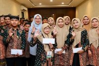 Kebersamaan Bupati Banyuwangi Ipuk Fiestiandani saat menyambangi kafilah MTQ asal Banyuwangi di Jember, Jumat (19/9/2025). (Foto Dok Ho/RadarBangsa.co.id)