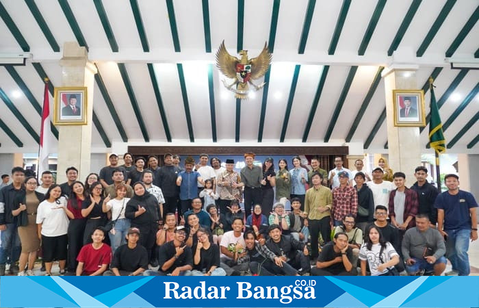Bupati Malang Drs. H. M. Sanusi, MM menghadiri Gala Diner bersama sutradara Bayu Skak dan jajaran kru film “Sekawan Limo 2 Gunung Klawih” di Pendopo Agung. (Dok.Prokopim Malang via RadarBangsa)