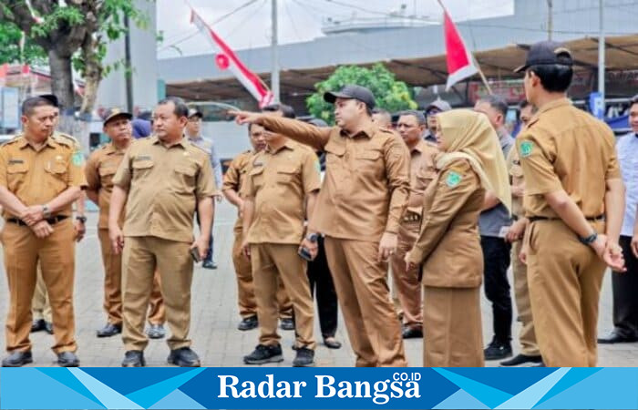 Bupati Pasuruan Rusdi Sutejo saat meninjau kondisi Pasar Wisata Cheng Hoo, Pandaan, Senin (15/9/2025) ( Foto Dok Ho/RadarBangsa.co.id)