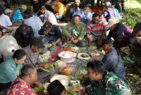 Bupati Blitar Rijanto menghadiri tradisi genduri kirim ndawuhan HIPPA di DAM Buk Groyeng, Desa Gadungan, Gandusari, Jumat (19/9/2025). (Foto Dok /Ho RadarBangsa.co.id)