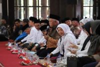 Bupati Malang Sanusi bersama jajaran Forkopimda dan tokoh masyarakat mengikuti doa bersama serta peringatan Maulid Nabi Muhammad SAW di Pendopo Kabupaten Malang, Rabu (3/9/2025). (Foto Dok Prokopim Ho/RadarBangsa.co.id)