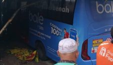 Bus Trans Semarang koridor IV.015 mengalami kecelakaan tunggal di kawasan Jalan RM Hadi Soebeno, Mijen, Kota Semarang, Jumat (26/9/2025). (Foto Dok Ho/RadarBangsa.co.id)