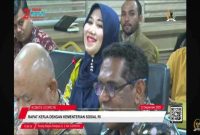 Anggota DPD RI asal Jawa Timur, Dr. Lia Istifhama, mengenakan jilbab biru saat menyampaikan pandangan dalam Rapat Kerja Komite III DPD RI bersama Kementerian Sosial di Senayan, Selasa (23/9/2025). (Foto Dok Pribadi/RadarBangsa.co.id)